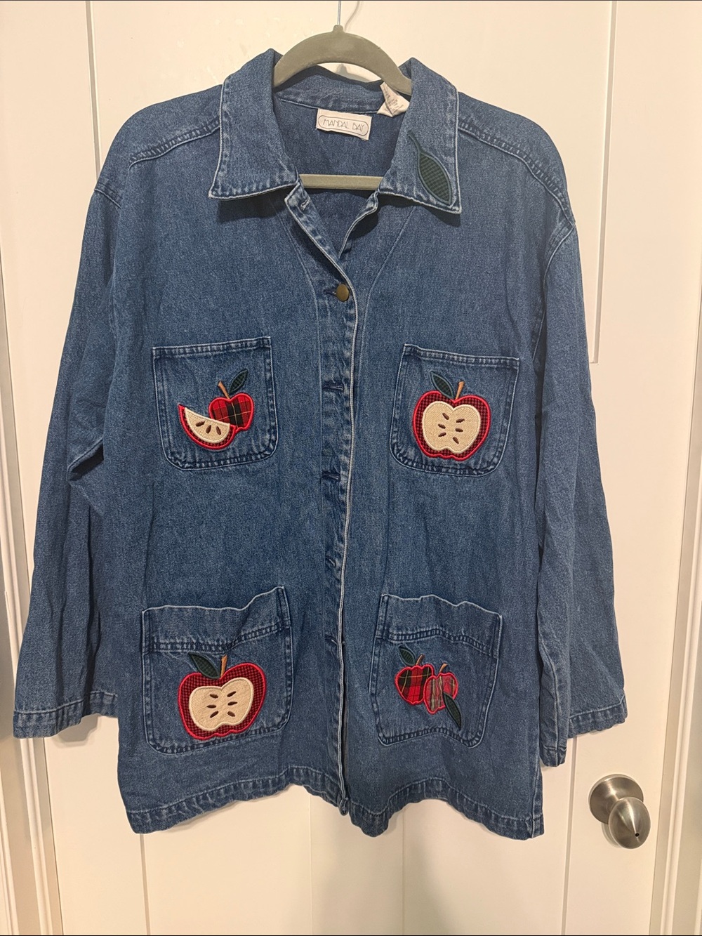 Mandal Bay Vintage 90s Apple Patch 100% Cotton Medium Wash Denim Jean Jacket